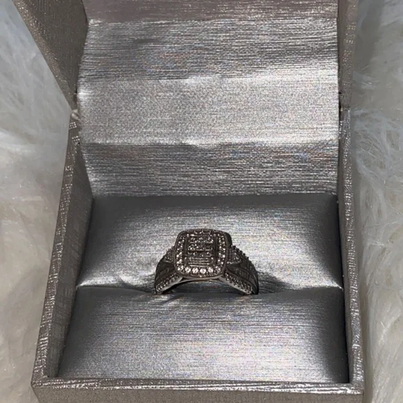 Diamond Ring - Picture 4 of 4